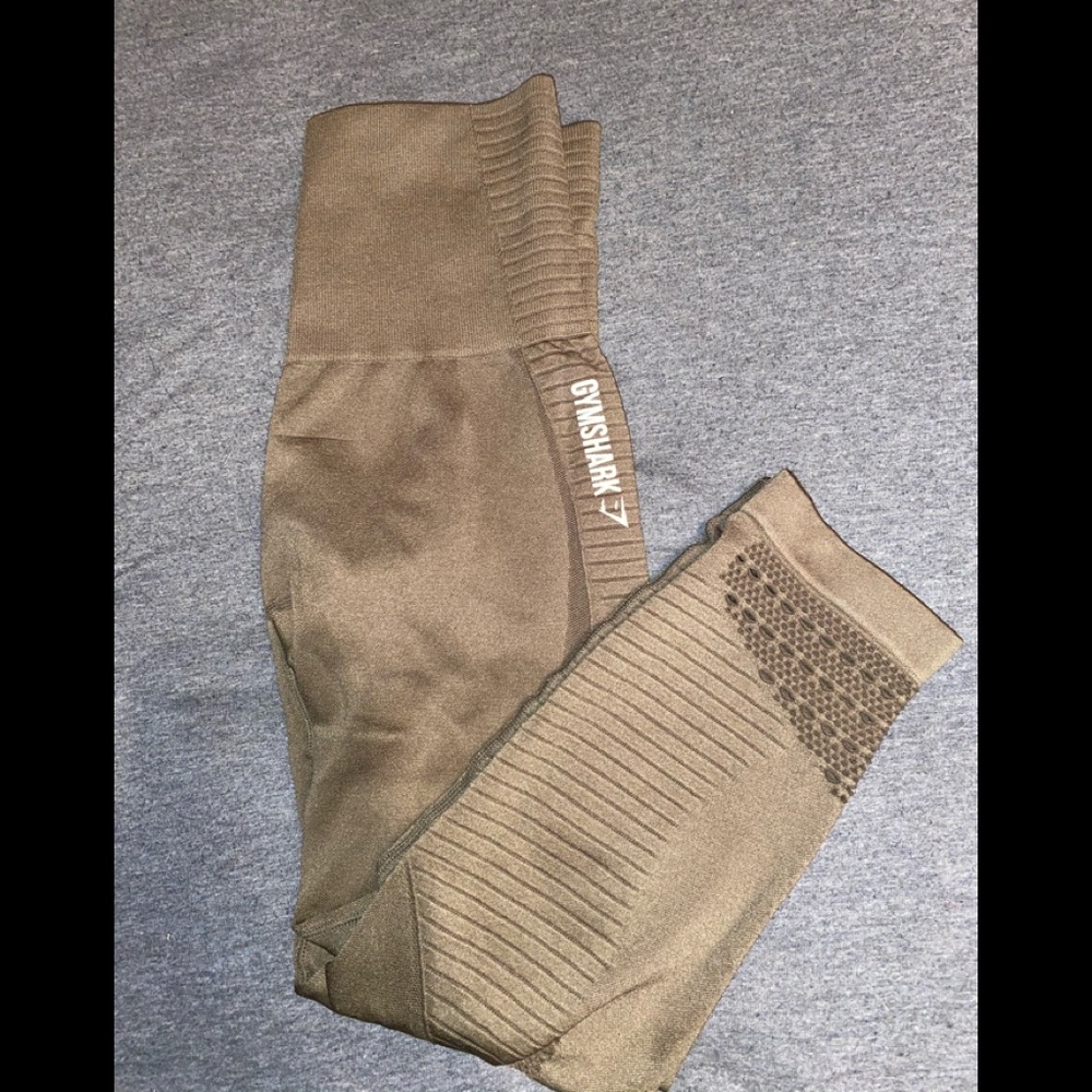 Gym shark leggings